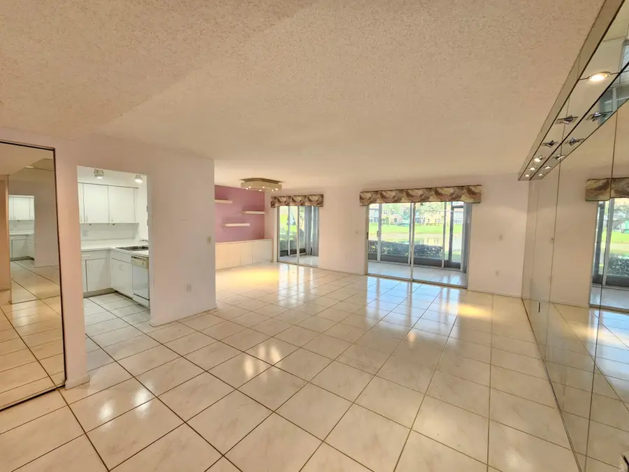 9963 Seacrest Circle #101, Boynton Beach, FL 33437 - Image #2