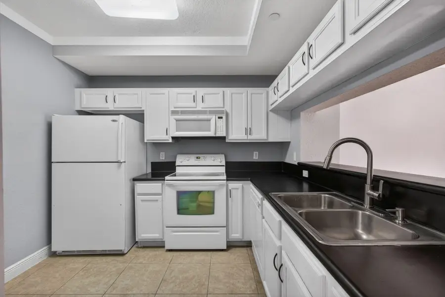 4723 Lucerne Lakes Boulevard E #612, Lake Worth, FL 33467 - Image #2