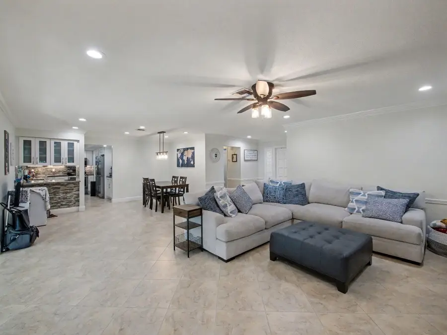 720 Muirfield Circle, Atlantis, FL 33462 - Image #2