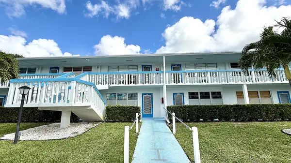 122 Oakridge I, Deerfield Beach, FL 33442