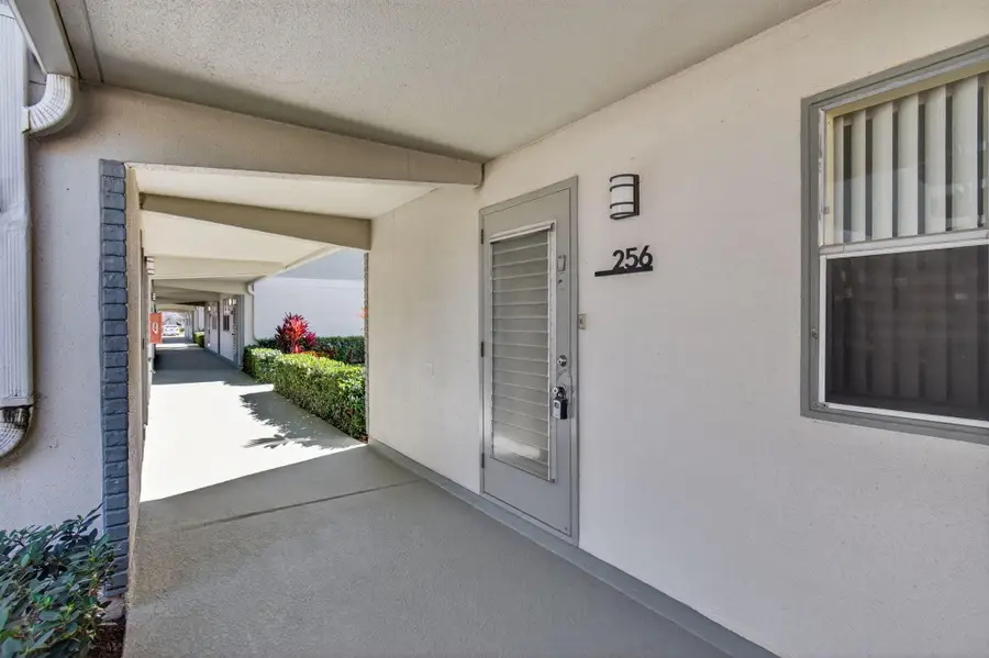 256 Flanders F, Delray Beach, FL 33484 - Image #2
