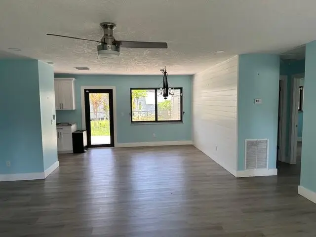 907 SE Lake Street, Stuart, FL 34994 - Image #2