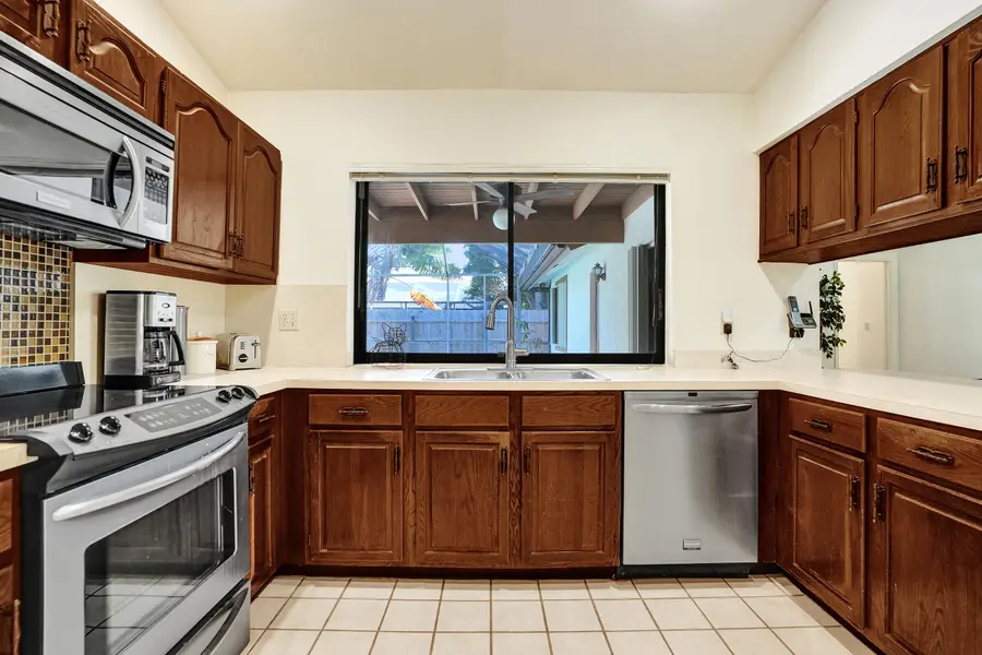 606 Juniper Place, Wellington, FL 33414 - Image #3