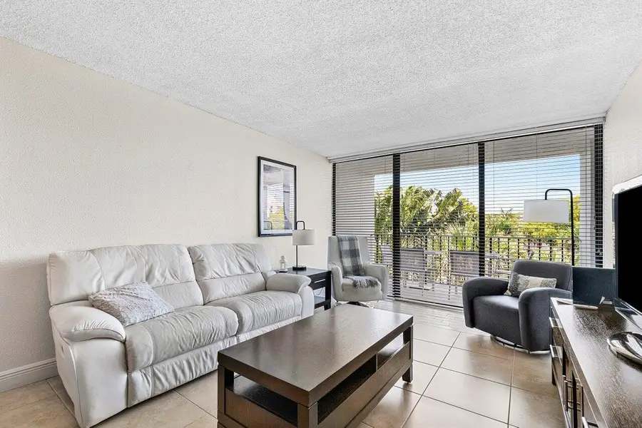 1830 Embassy Drive #401, West Palm Beach, FL 33401 - Image #2