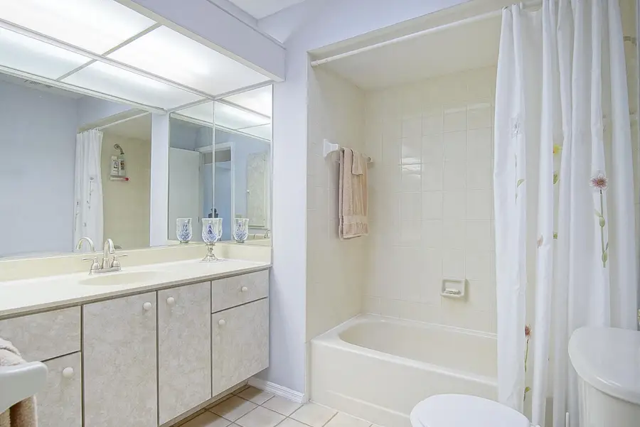 121 SE Lakehurst Drive, Port Saint Lucie, FL 34983 - Image #2