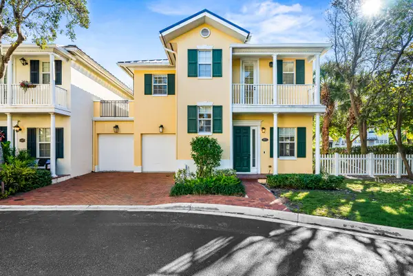 1063 E Heritage Club Circle, Delray Beach, FL 33483