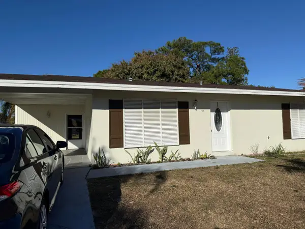 738 SW Ravenswood Lane, Port St Lucie, FL 34983
