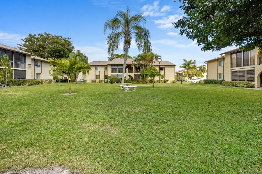 306 Pine Ridge Circle #B-2, Greenacres, FL 33463 - Image #3