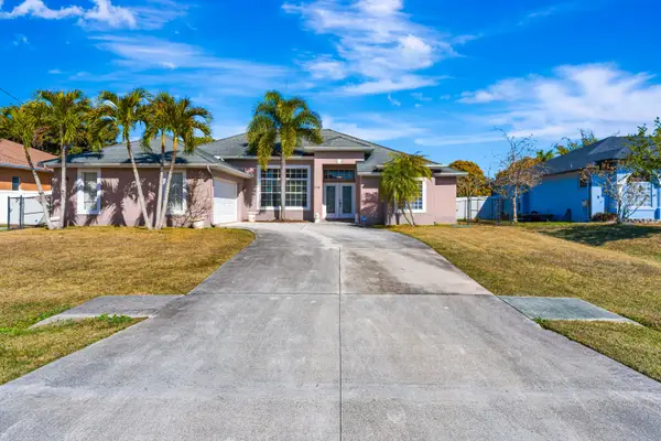 374 SW Kestor Drive, Port St Lucie, FL 34953
