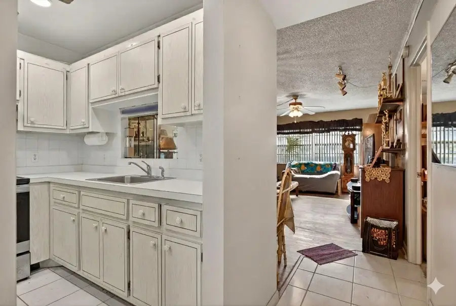 5111 W Oakland Park Boulevard #105, Lauderdale Lakes, FL 33313 - #3