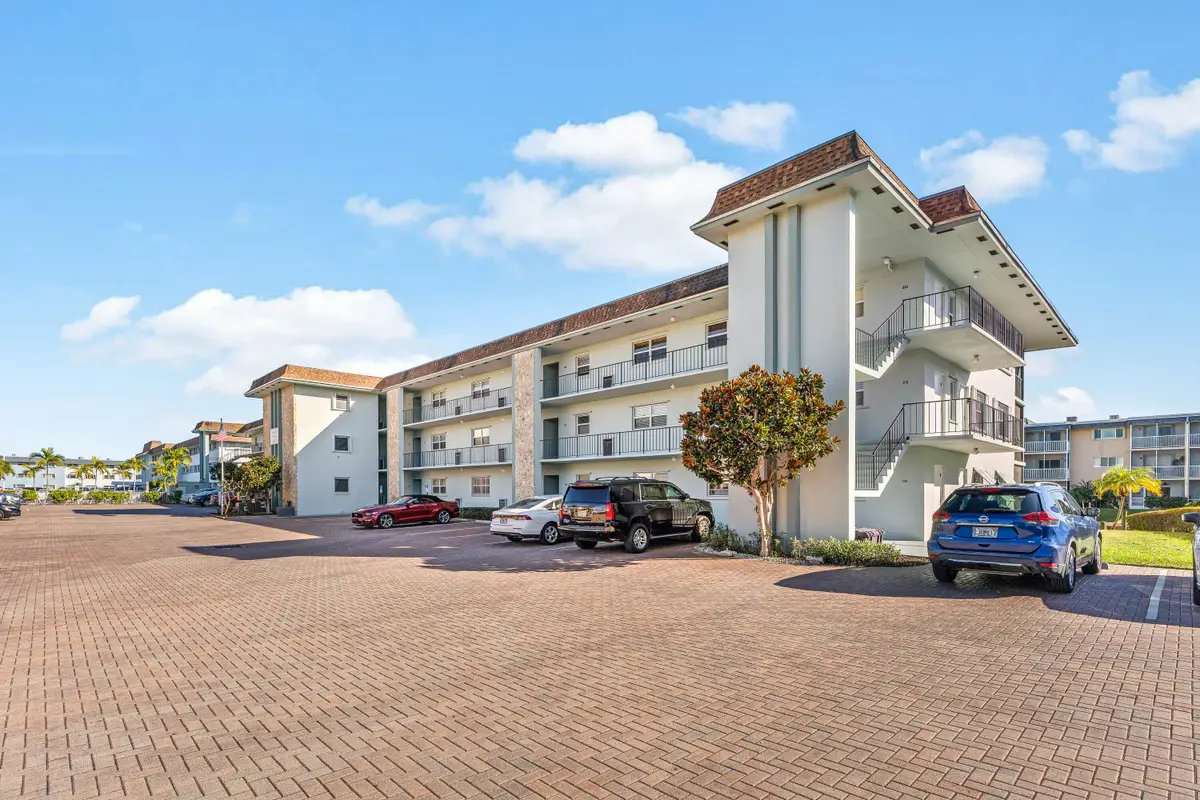 124 Shore Court #303, North Palm Beach, FL 33408 - Image #1