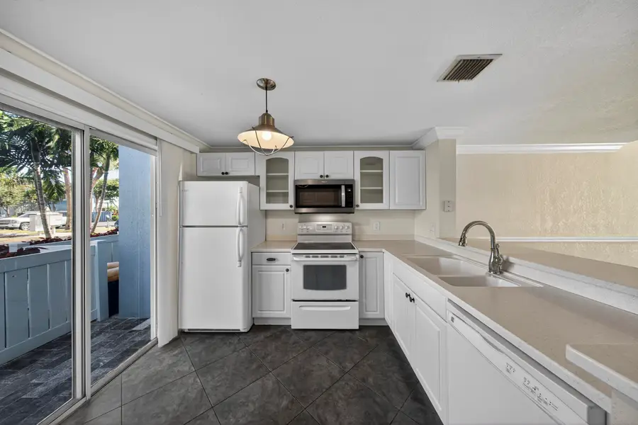 1100 E Jeffrey Street, Boca Raton, FL 33487 - Image #3