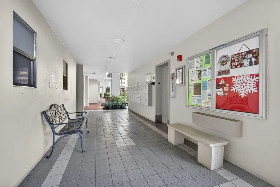 3590 Via Poinciana #202, Lake Worth, FL 33467 - #3