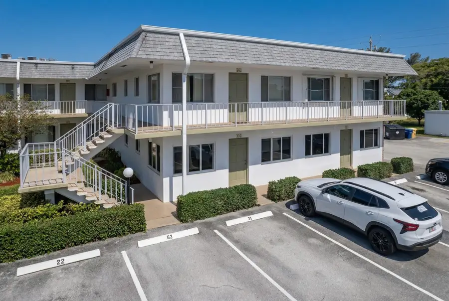 2920 Cynthia Lane #202, Lake Worth Beach, FL 33461 - Image #2