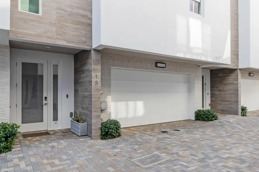 15 SE 11th Avenue, Fort Lauderdale, FL 33301 - Image #2