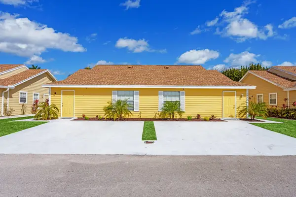 1658 Royal Forest Court Court, West Palm Beach, FL 33406