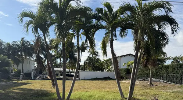 808 NE Bay Cove Street, Boca Raton, FL 33487