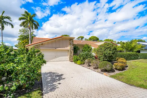 5104 Pineview Circle, Delray Beach, FL 33445