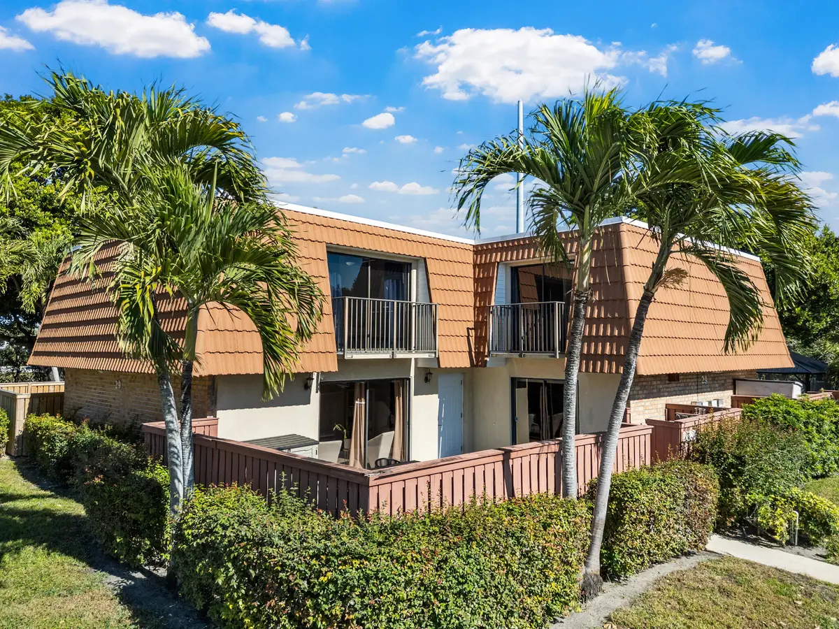 2889 SW 11th Place #2889, Deerfield Beach, FL 33442 - Image #1