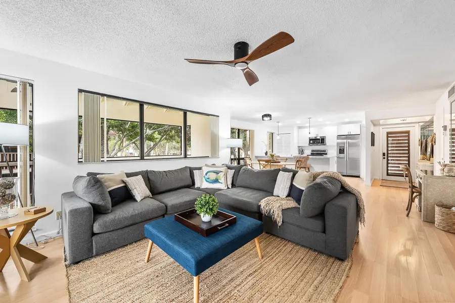 407 Brackenwood Lane S, Palm Beach Gardens, FL 33418 - Image #3