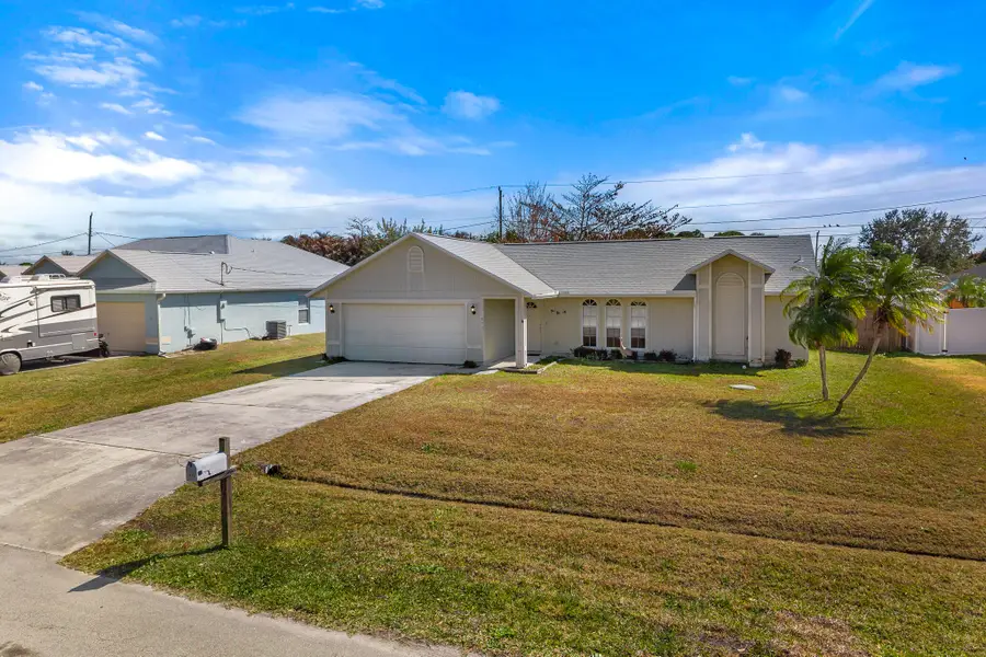 2850 SE Buccaneer Circle, Port Saint Lucie, FL 34952 - Image #2
