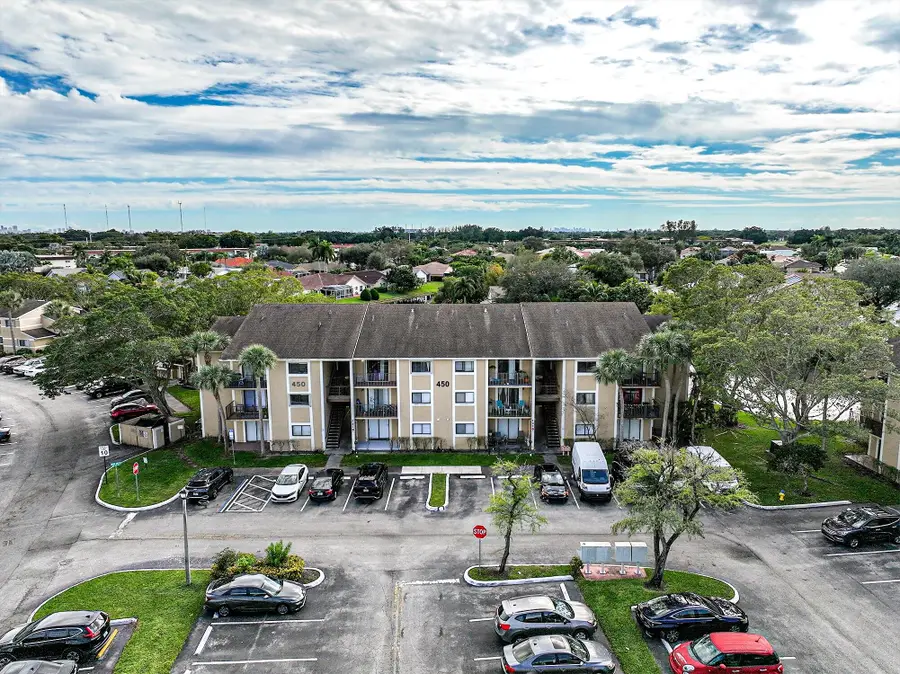 450 Palm Circle #106, Pembroke Pines, FL 33025 - Image #2