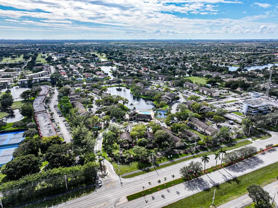 450 Palm Circle #106, Pembroke Pines, FL 33025 - Image #3