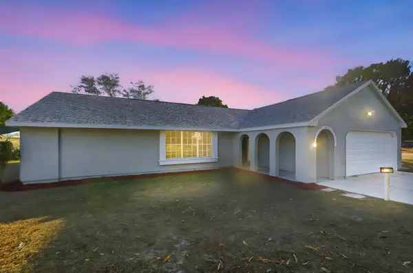 1522 SE Hearne Court, Port St Lucie, FL 34952