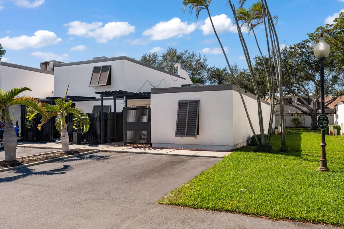 1340 E Golfview Drive, Pembroke Pines, FL 33026 - Image #1