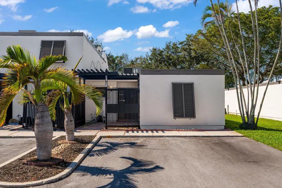 1340 E Golfview Drive, Pembroke Pines, FL 33026 - Image #2