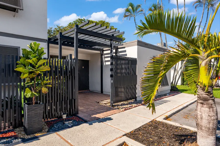 1340 E Golfview Drive, Pembroke Pines, FL 33026 - Image #3