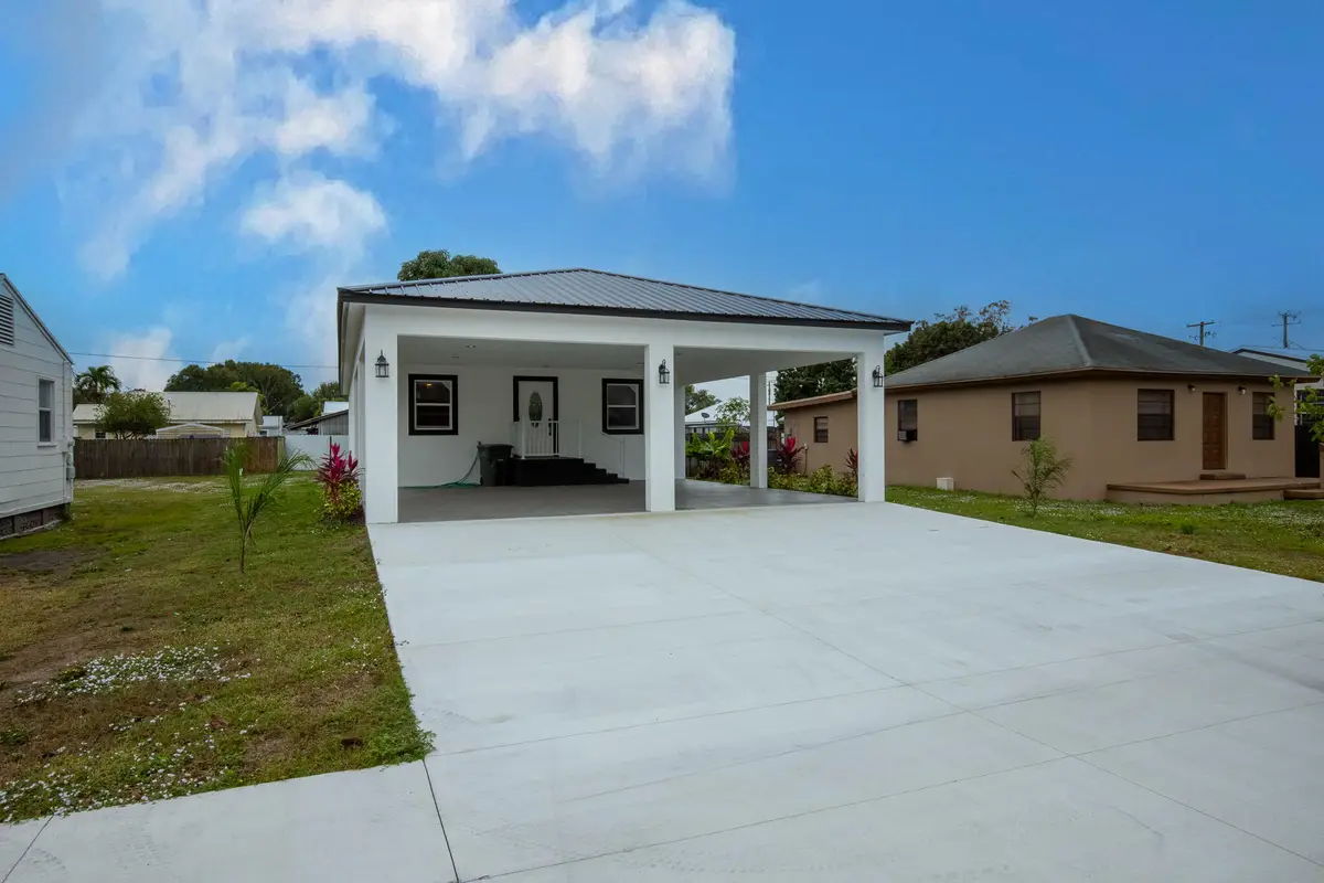 332 W Ventura Avenue, Clewiston, FL 33440 - #1