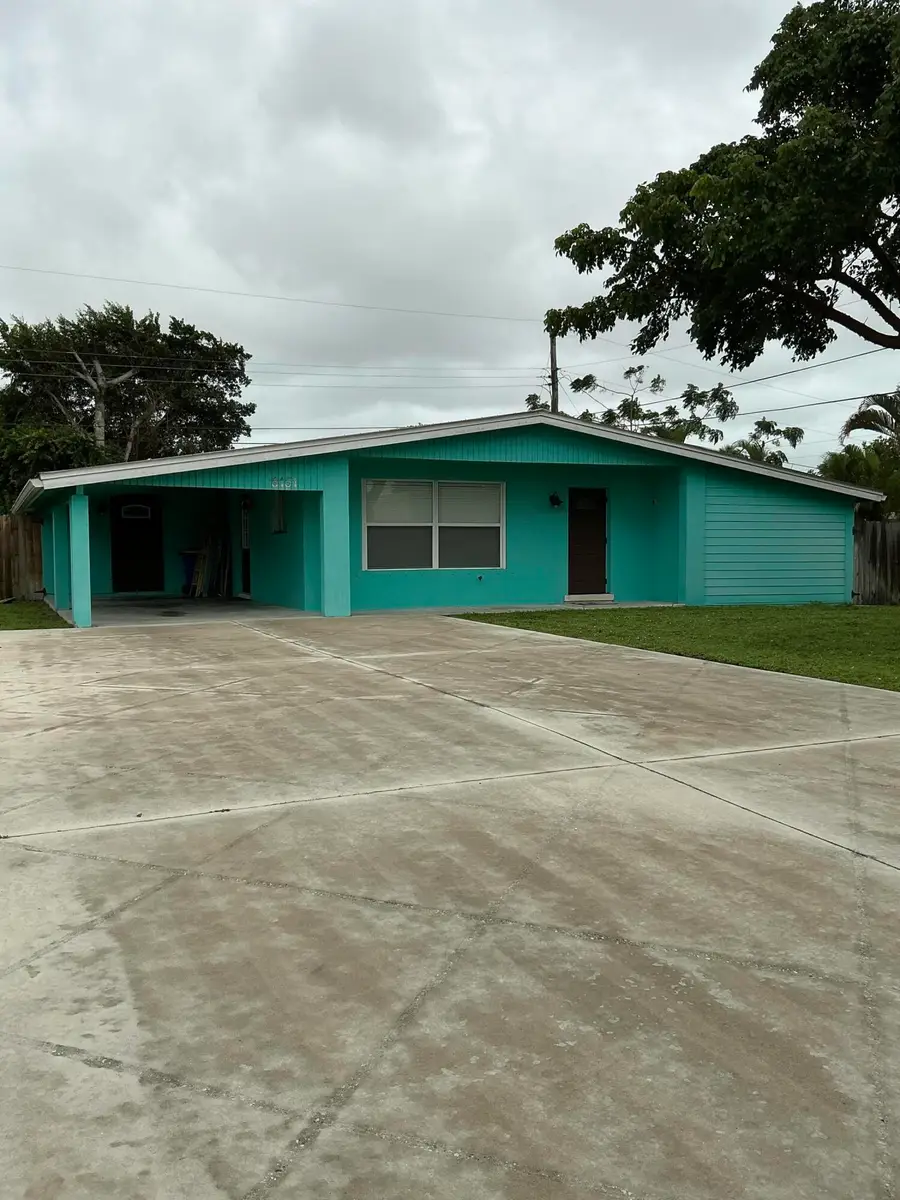 8151 SE Evergreen Street, Hobe Sound, FL 33455 - #2