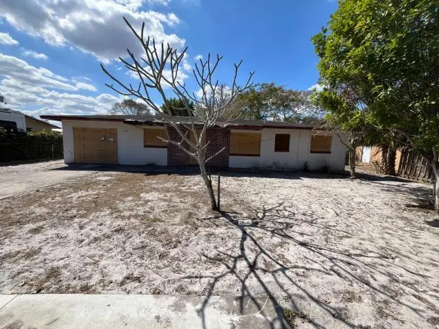 1620 SE Apache Avenue, Stuart, FL 34994 - #2