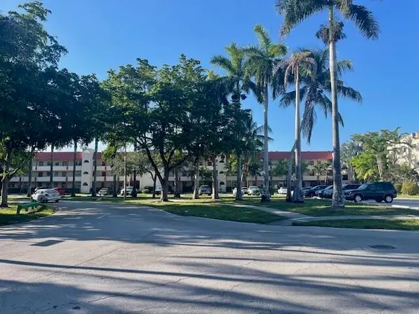 2900 Sunrise Lakes Drive W #106, Sunrise, FL 33322