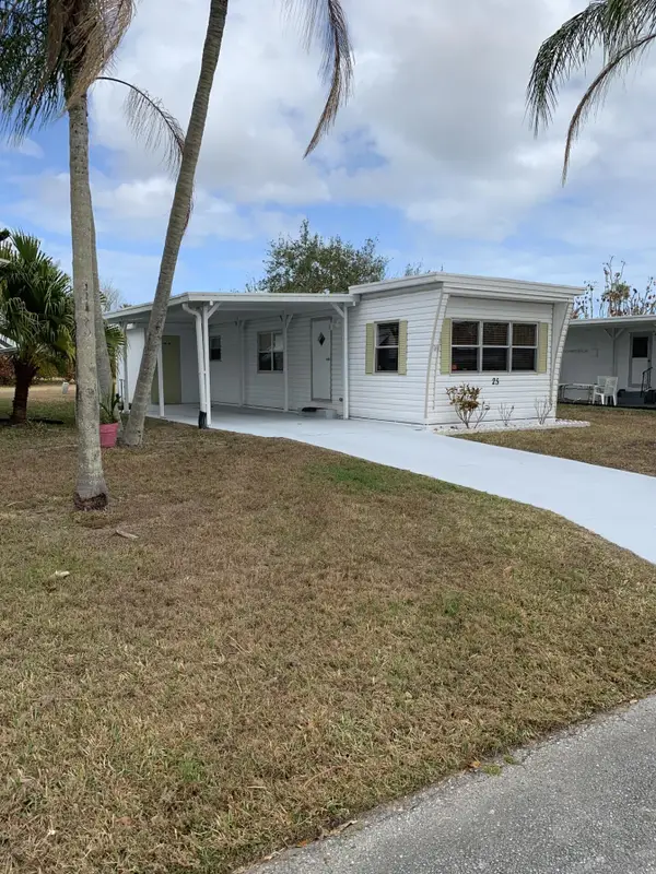 25 Flamenco Way, Port St Lucie, FL 34952