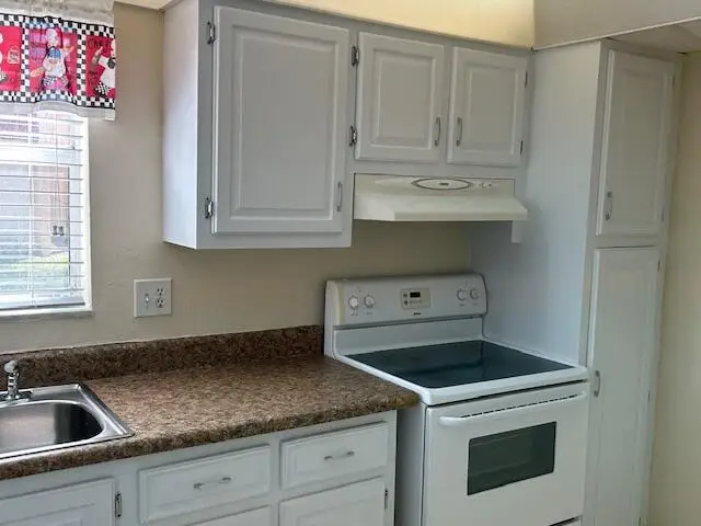 145 Lake Evelyn Drive, West Palm Beach, FL 33411 - #2