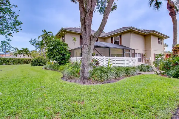 44 Essex Court #B, West Palm Beach, FL 33411