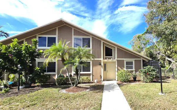 82 Maplecrest Circle, Jupiter, FL 33458
