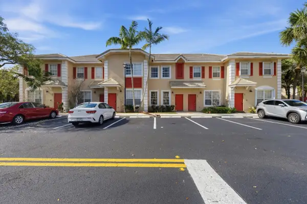 687 NW 42nd Avenue, Plantation, FL 33317