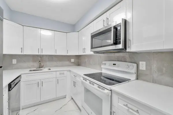 9960 Pineapple Tree Drive #107, Boynton Beach, FL 33436