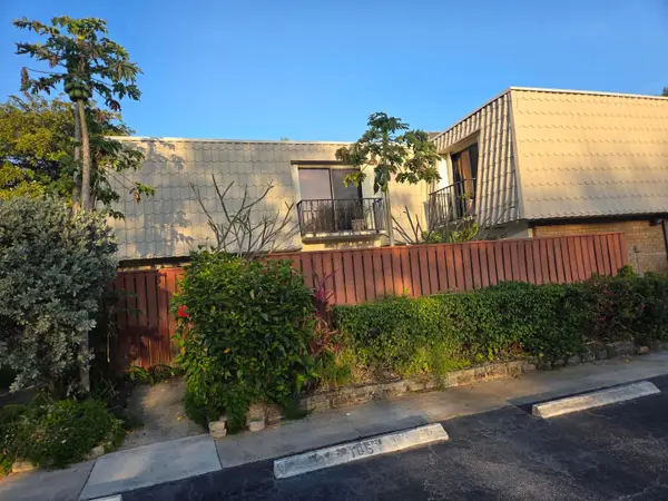 1700 Embassy Drive #512, West Palm Beach, FL 33401