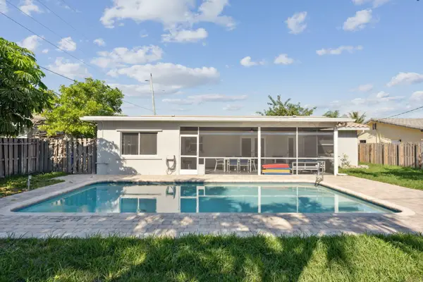 428 SE 2nd Street, Deerfield Beach, FL 33441