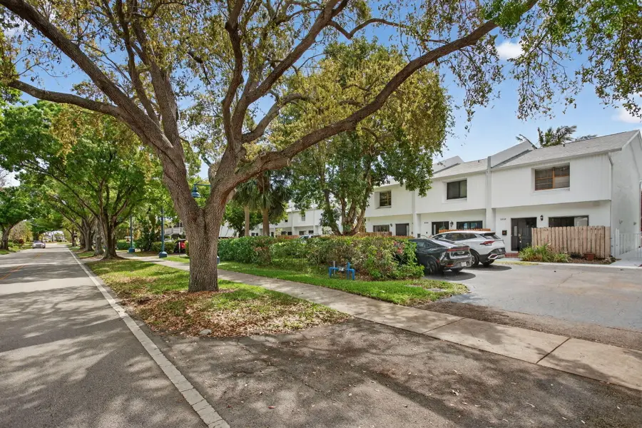 2122 NE 44th Street, Lighthouse Point, FL 33064 - #3