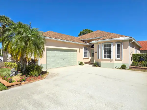 286 Saratoga Boulevard E, West Palm Beach, FL 33411