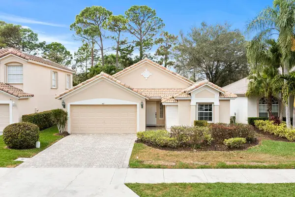 447 Woodview Circle, Palm Beach Gardens, FL 33418