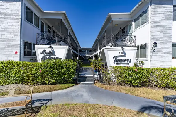 302 Lake Osborne Drive #5, Lake Worth Beach, FL 33461