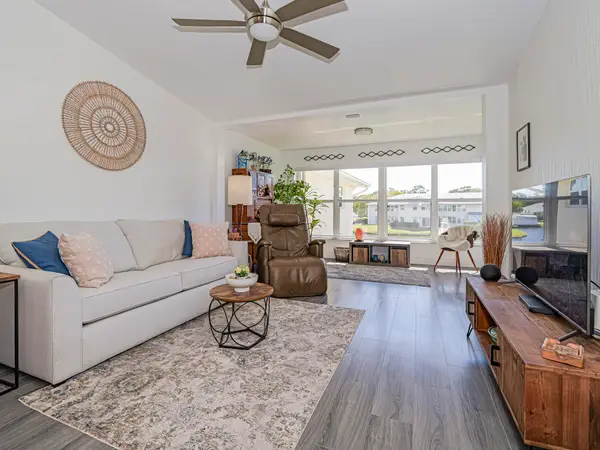 675 W Lake Jasmine Circle #206, Vero Beach, FL 32962