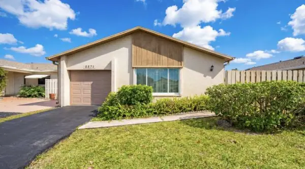 5871 Mirror Lakes Boulevard, Boynton Beach, FL 33472