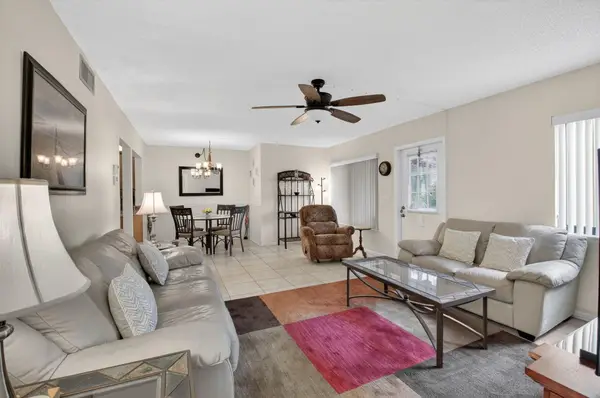 409 Pine Glen Lane #C-1, Greenacres, FL 33463